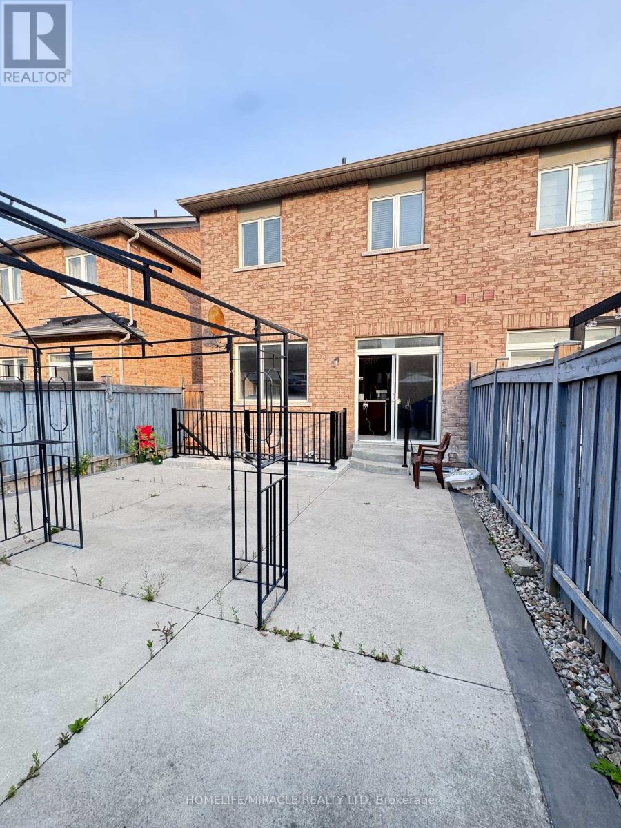 8 Altura Way, Brampton, Ontario  L6P 4A1 - Photo 25 - W13667658