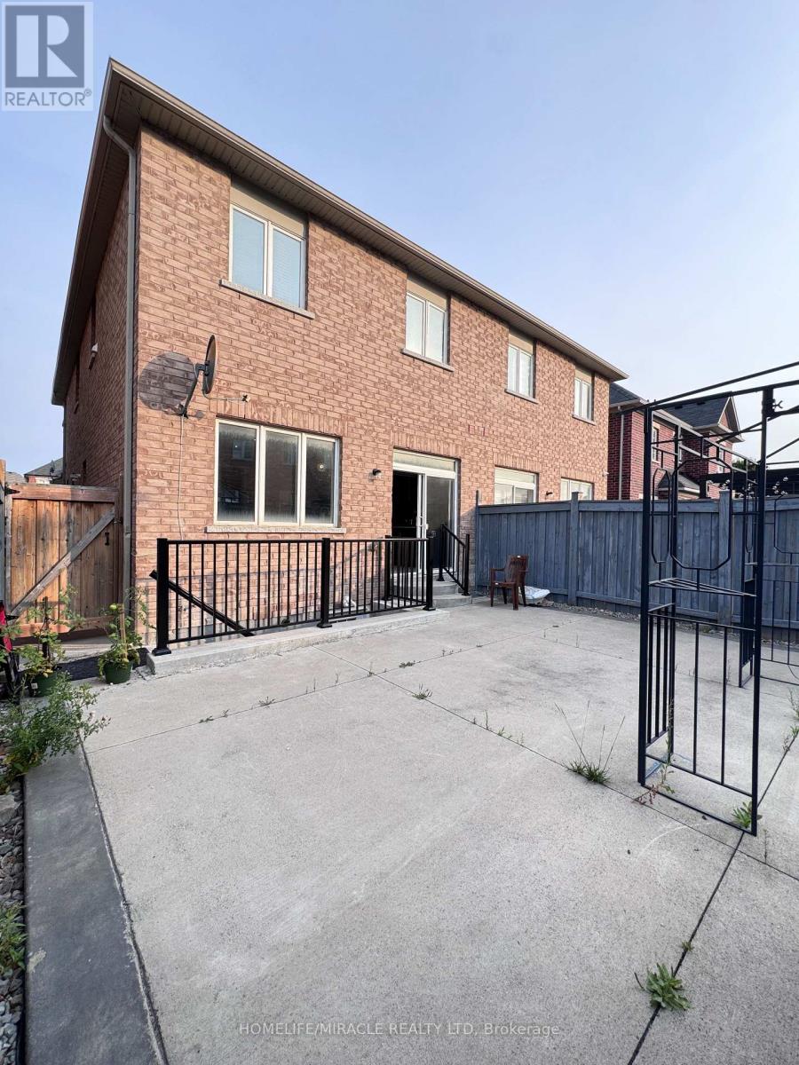 8 Altura Way, Brampton, Ontario  L6P 4A1 - Photo 26 - W13667658