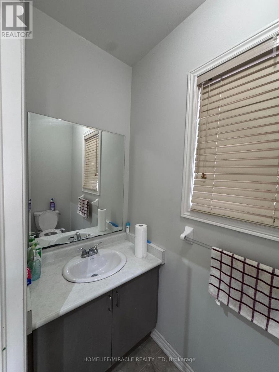 8 Altura Way, Brampton, Ontario  L6P 4A1 - Photo 6 - W13667658