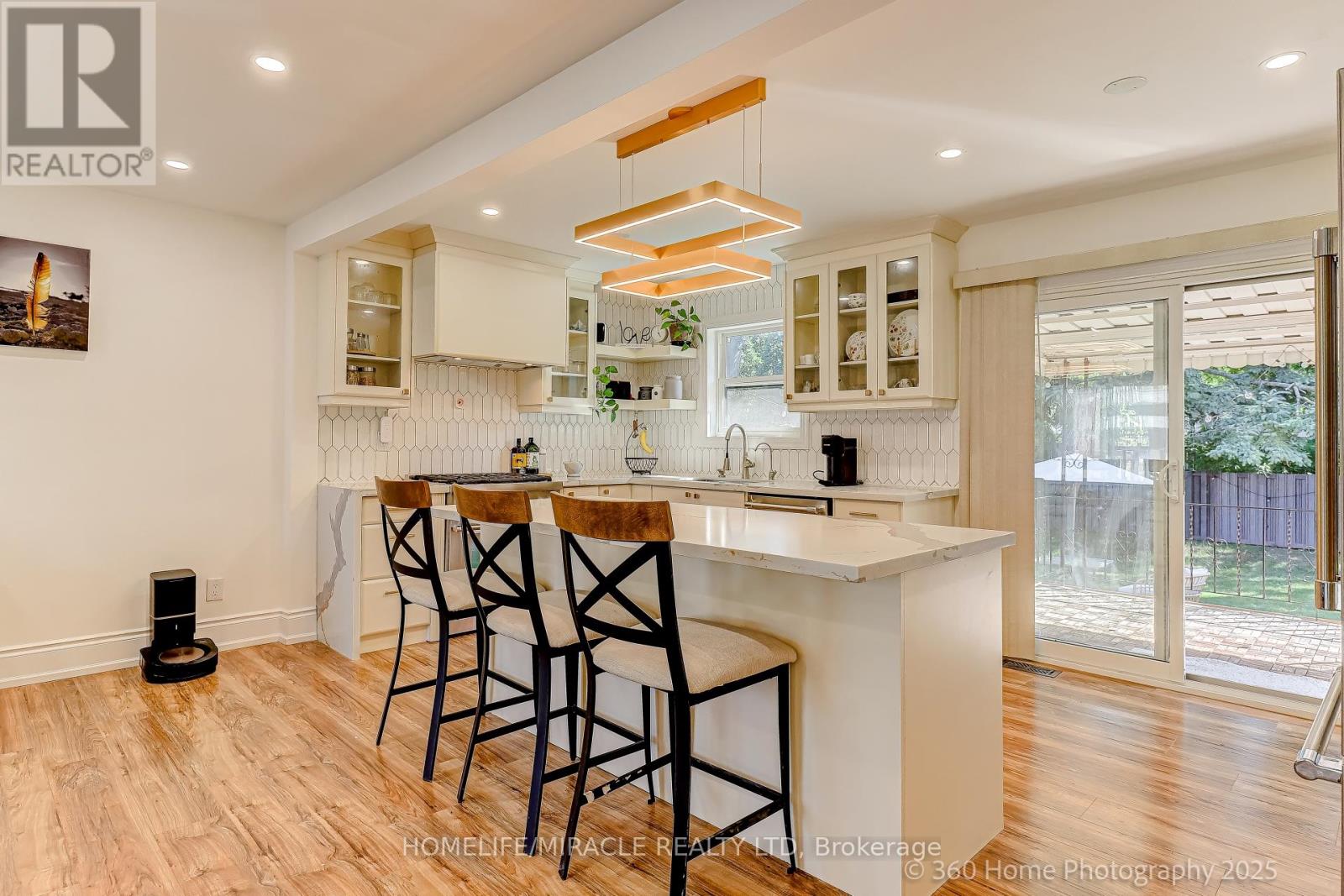 568 Weir Avenue, Oakville, Ontario  L6L 4X4 - Photo 5 - W13667672