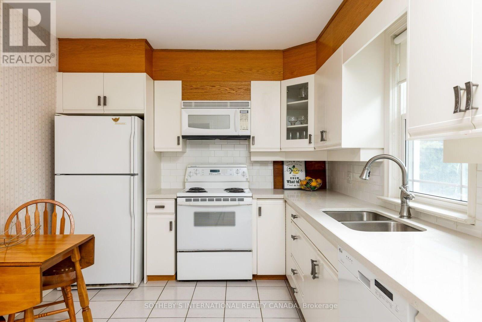37 Hilldowntree Road, Toronto, Ontario  M9A 2Z7 - Photo 12 - W13667686
