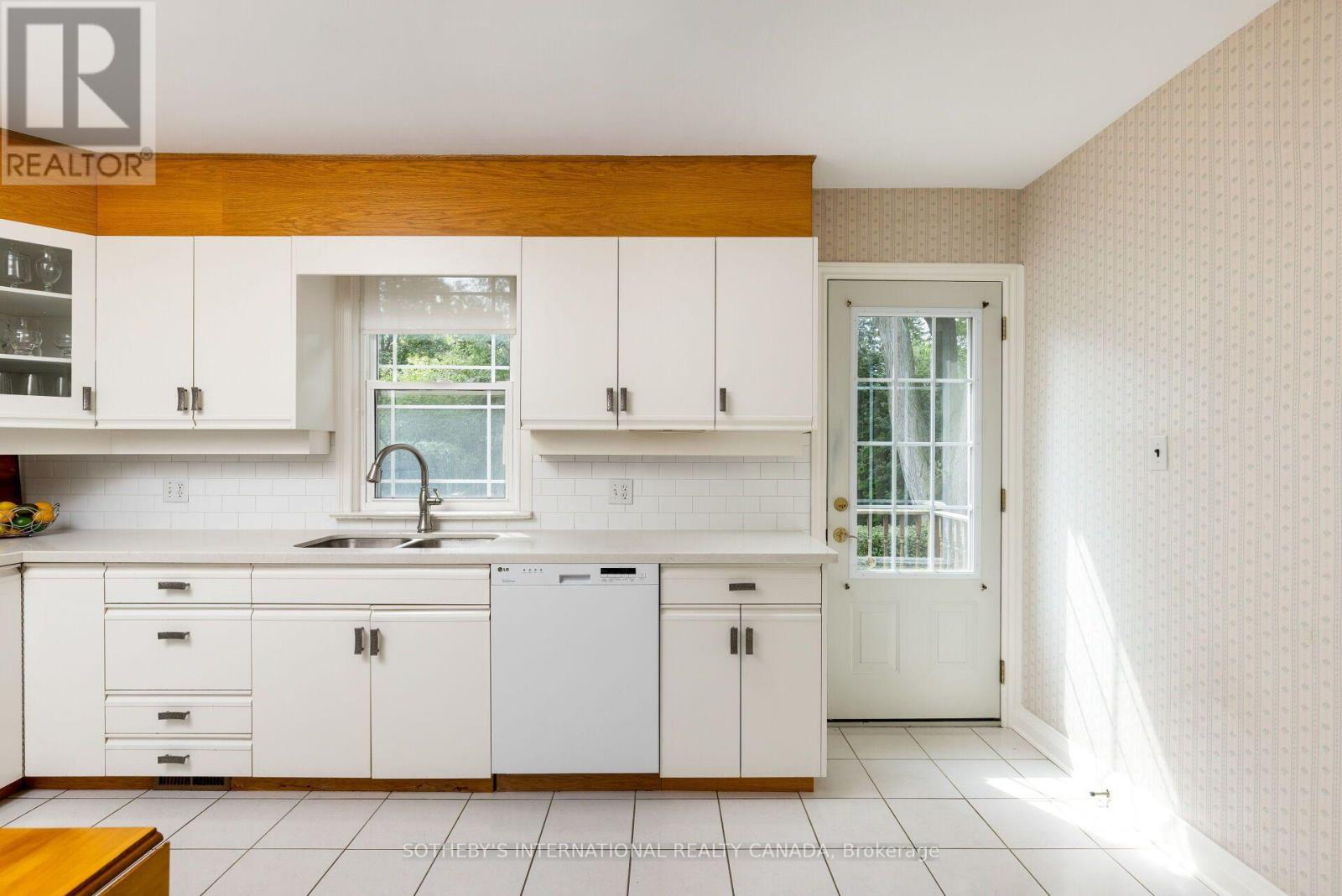 37 Hilldowntree Road, Toronto, Ontario  M9A 2Z7 - Photo 13 - W13667686