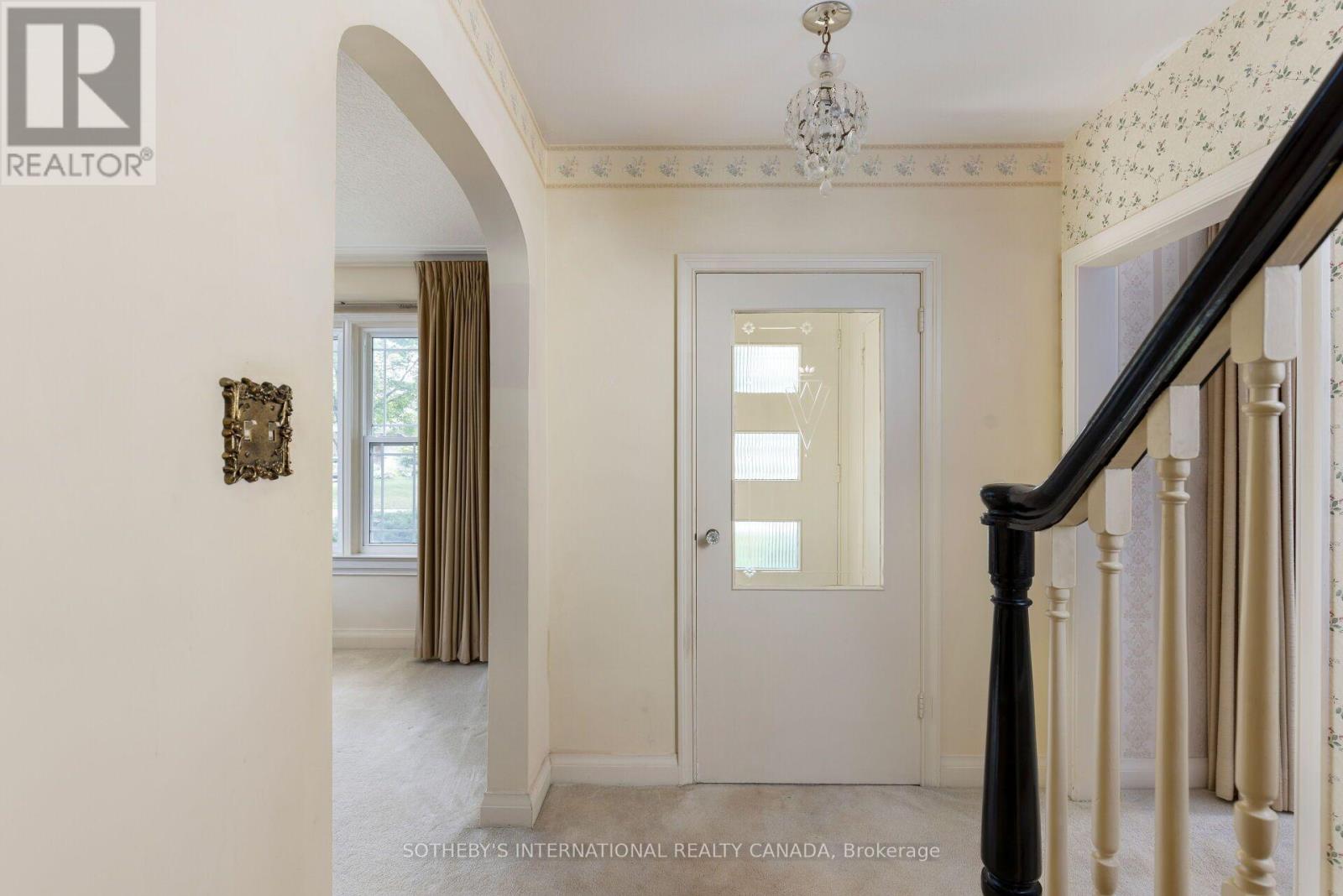 37 Hilldowntree Road, Toronto, Ontario  M9A 2Z7 - Photo 2 - W13667686