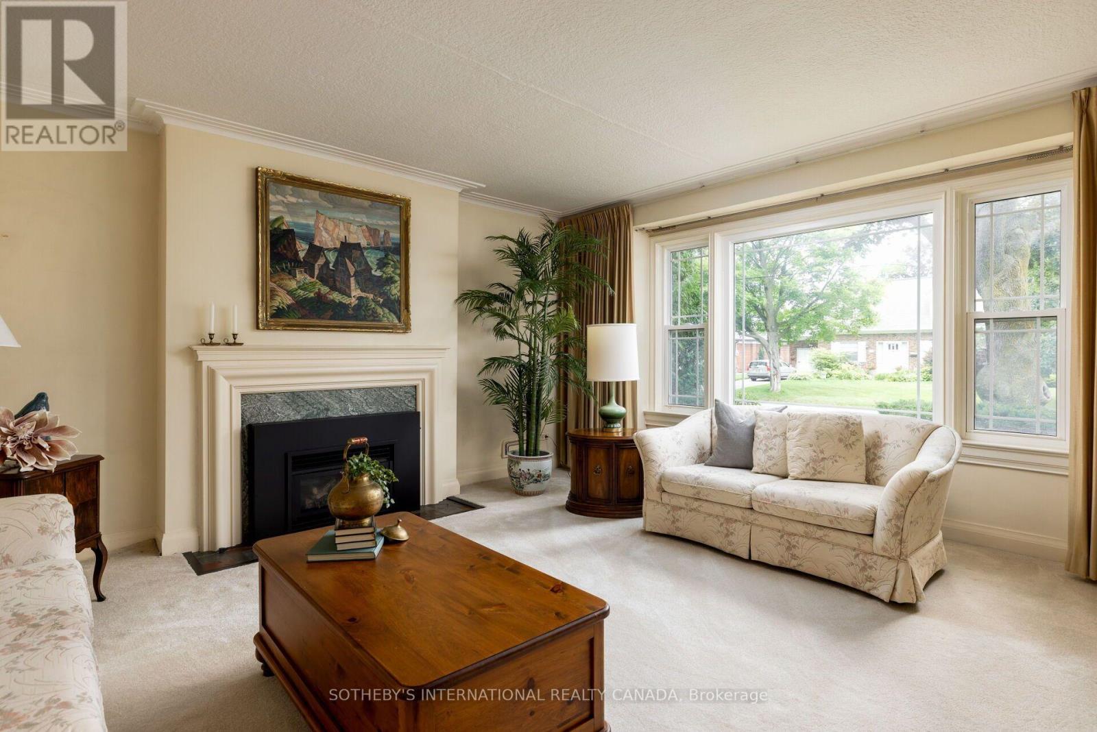 37 Hilldowntree Road, Toronto, Ontario  M9A 2Z7 - Photo 4 - W13667686