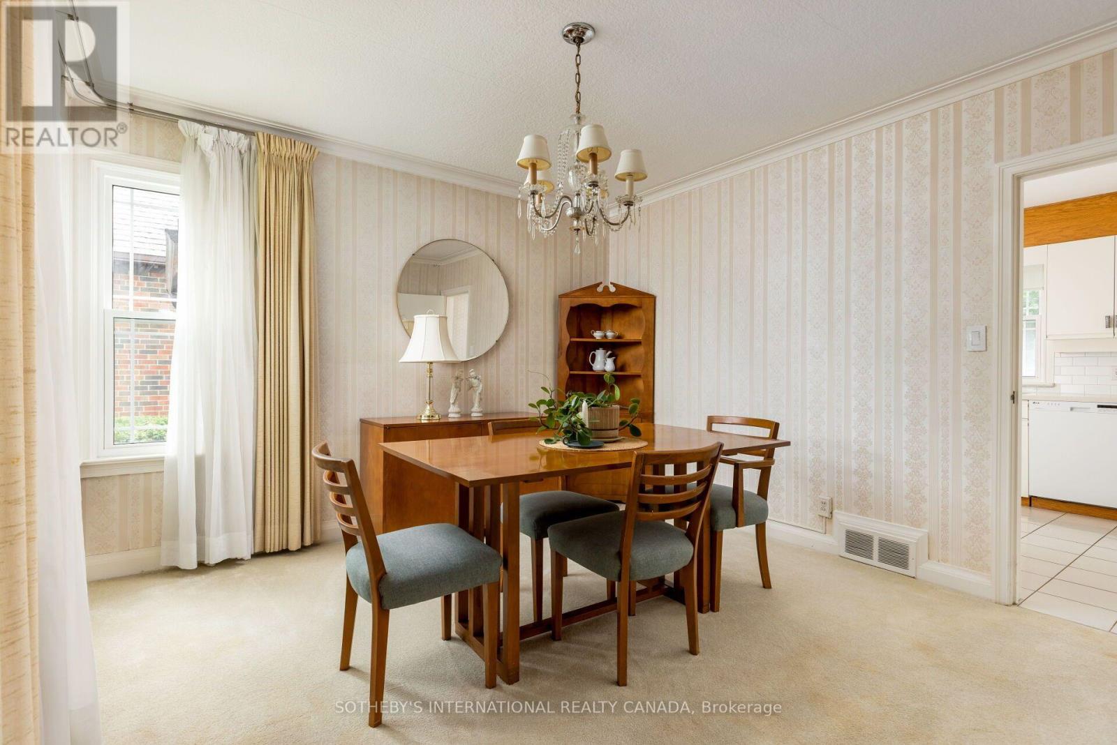 37 Hilldowntree Road, Toronto, Ontario  M9A 2Z7 - Photo 7 - W13667686