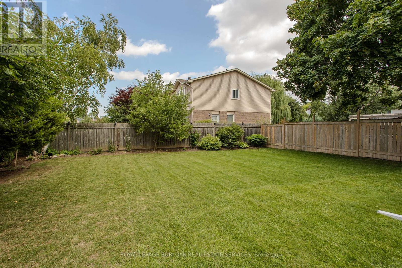 3094 Autumn Hill Crescent, Burlington, Ontario  L7M 1Y6 - Photo 3 - W13667726