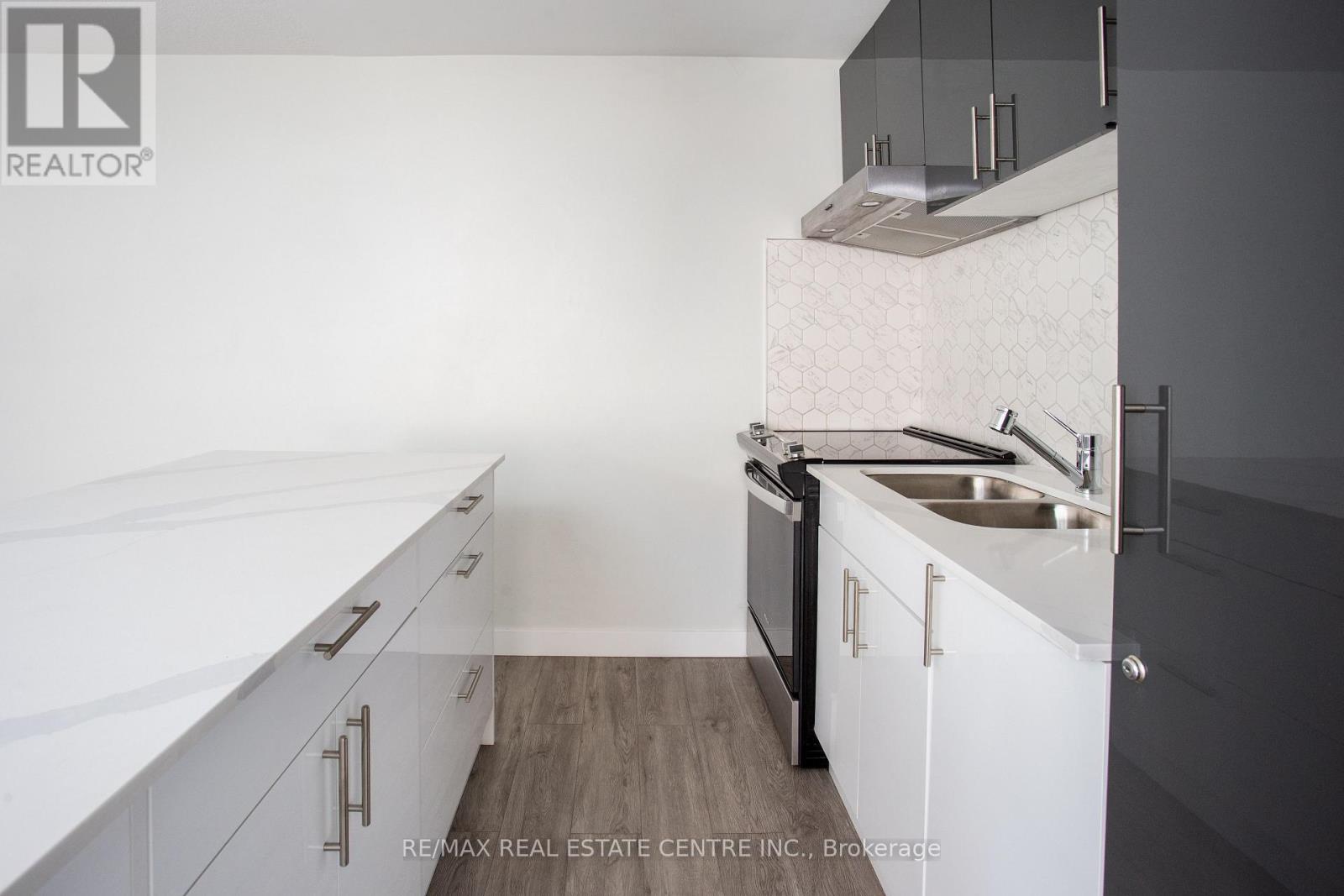 103 - 371 Lakeshore Road W, Mississauga, Ontario  L5H 1H4 - Photo 5 - W13667736