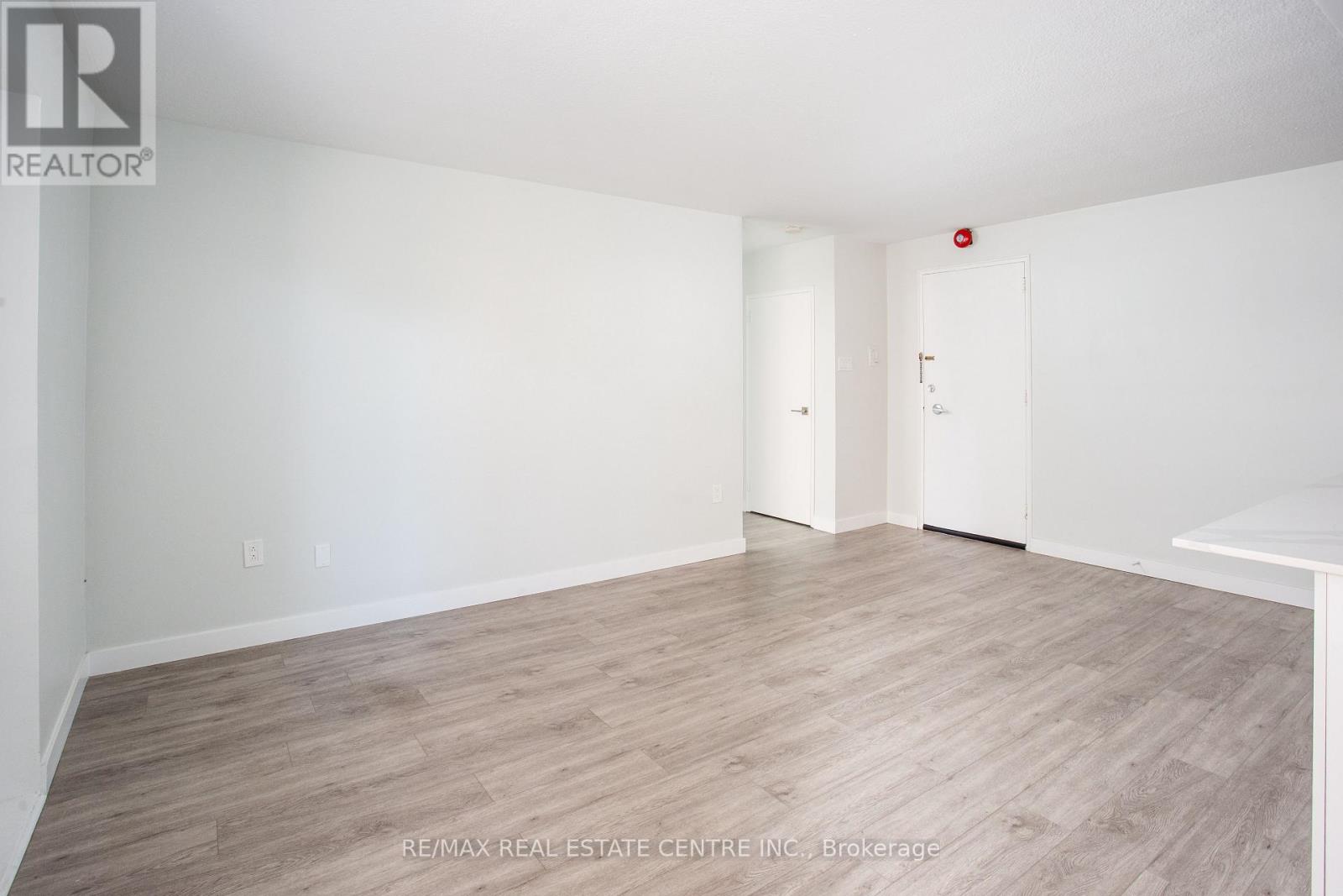 103 - 371 Lakeshore Road W, Mississauga, Ontario  L5H 1H4 - Photo 7 - W13667736