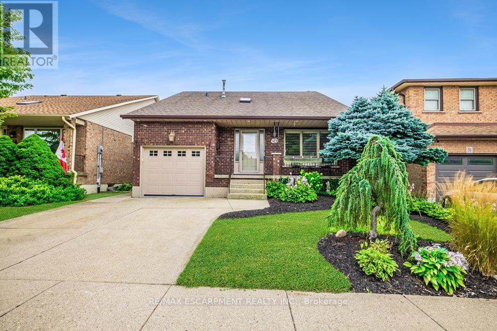 49 Branthaven Drive, Hamilton, Ontario  L8J 2M2 - Photo 2 - X13667820