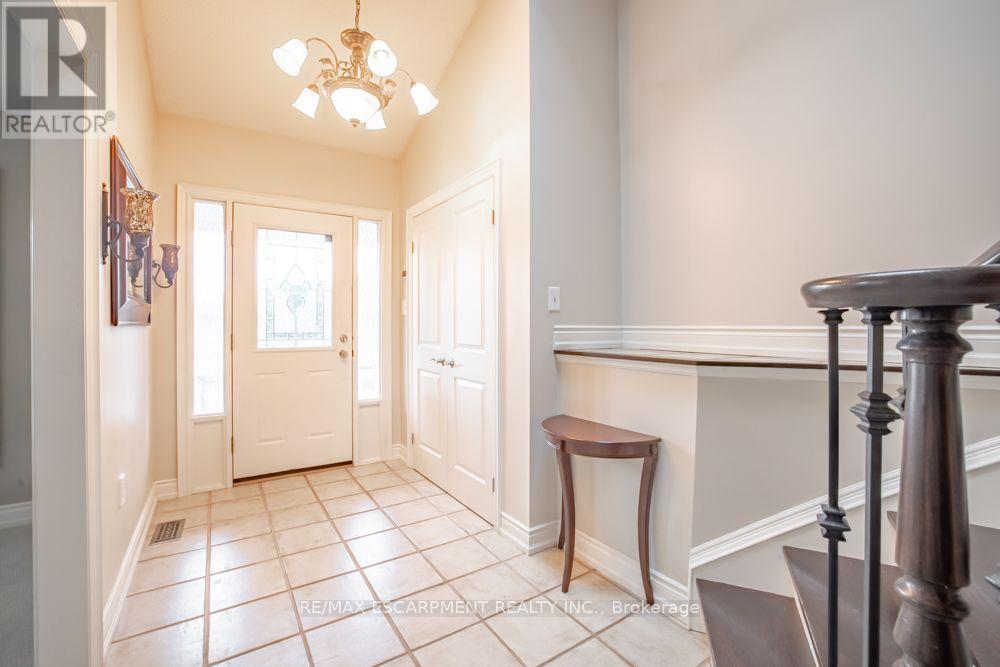 49 Branthaven Drive, Hamilton, Ontario  L8J 2M2 - Photo 4 - X13667820