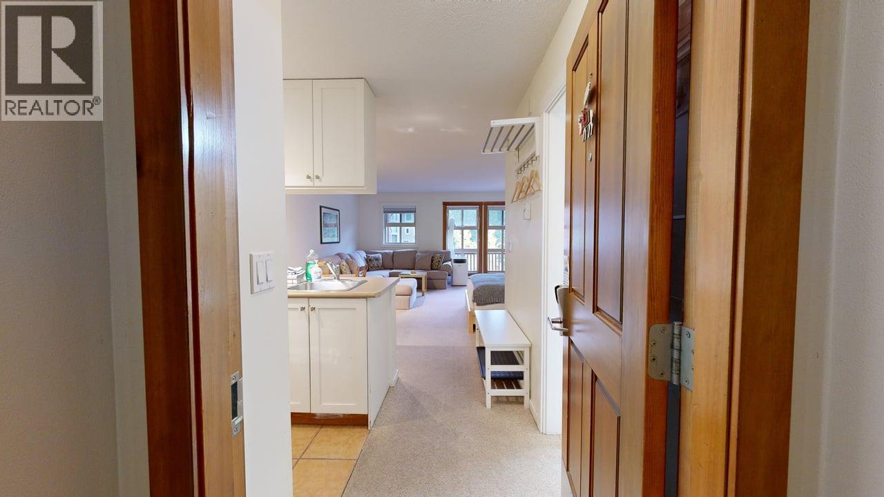 3190 Creekside Way Unit# 423, Sun Peaks, British Columbia V0E 5N0 - Photo 3 - 10395149