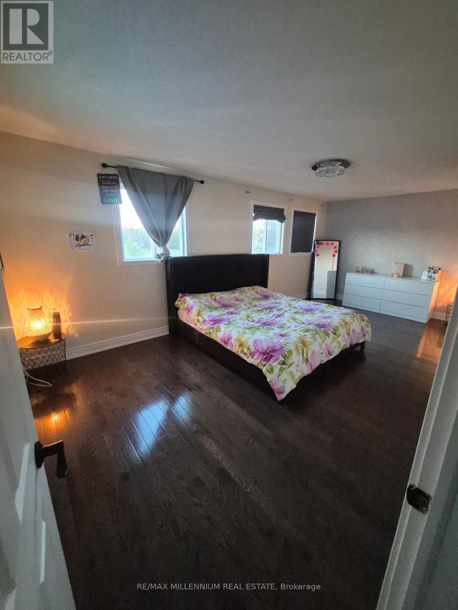 90 Whitehaven Drive, Brampton, Ontario  L6Z 2R8 - Photo 6 - W13663758