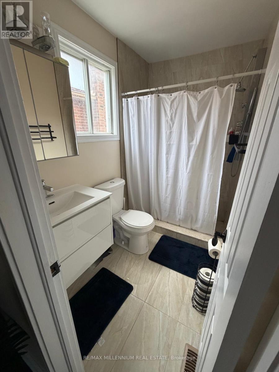 90 Whitehaven Drive, Brampton, Ontario  L6Z 2R8 - Photo 8 - W13663758