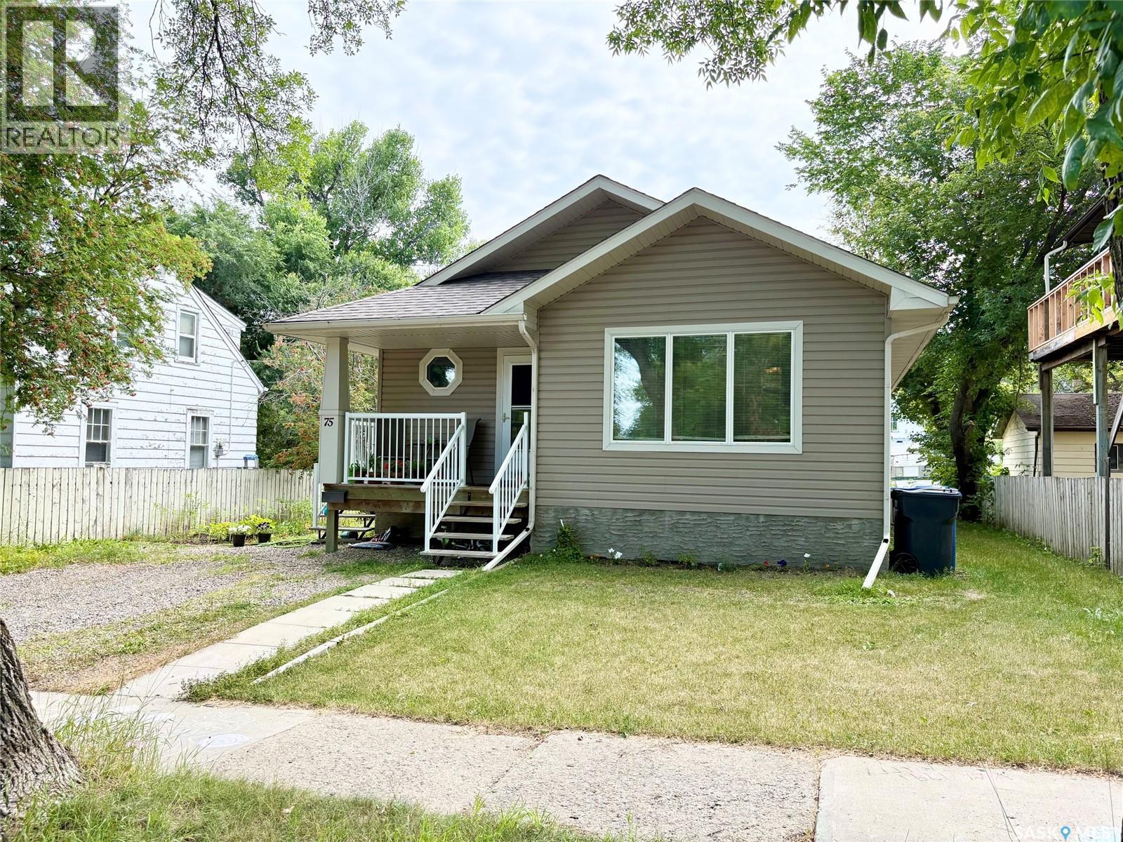 75 Agricultural Avenue, Yorkton, Saskatchewan  S3N 1S2 - Photo 2 - SK045373