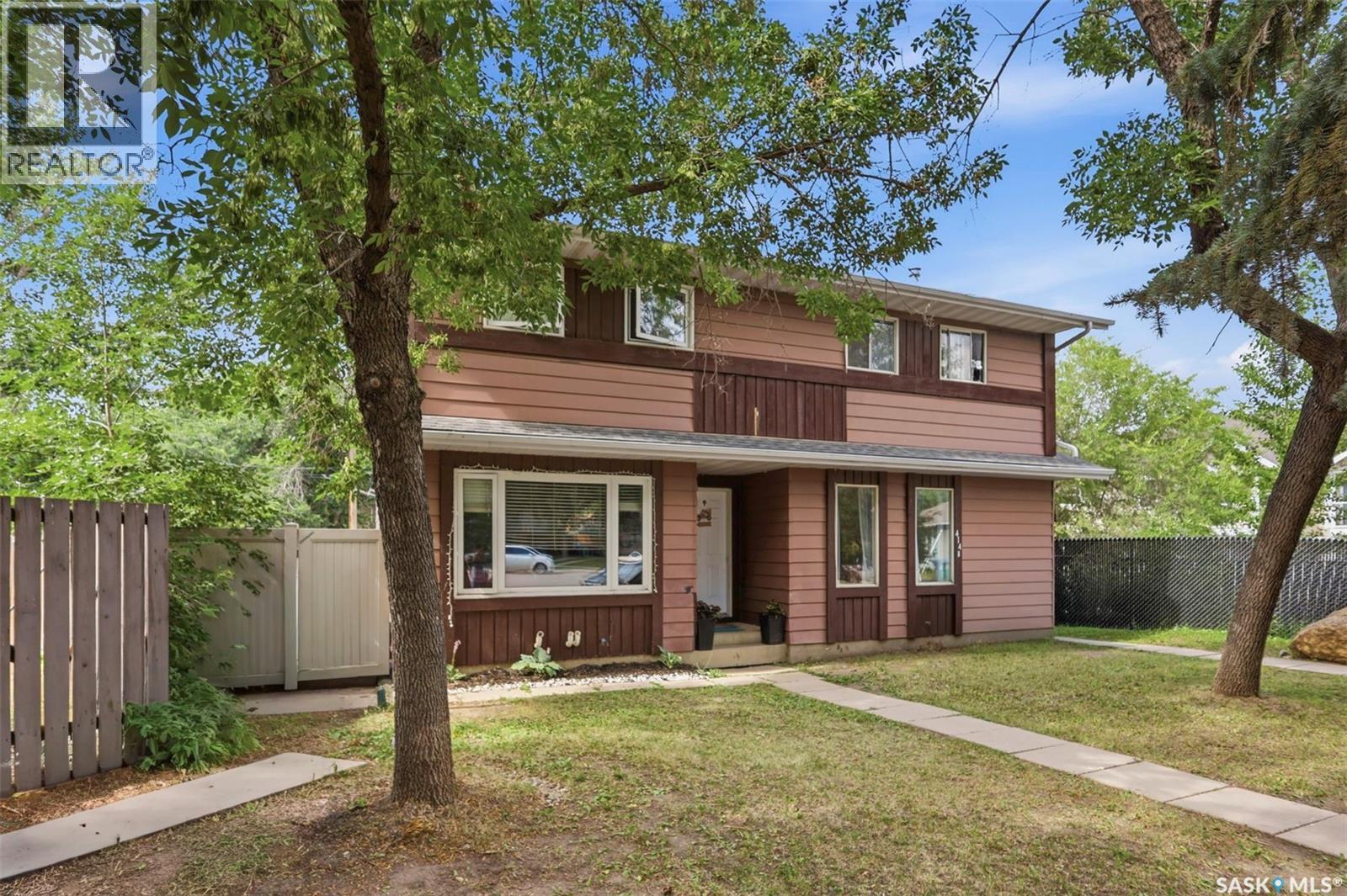 A & B 414 Gardiner PLACE, saskatoon, Saskatchewan