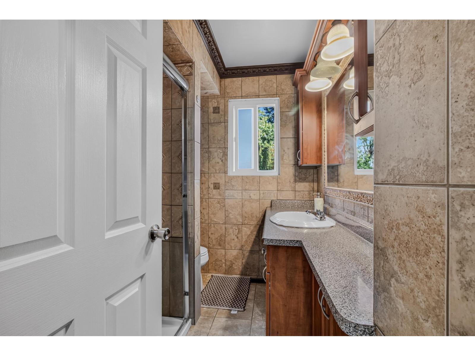 9656 125 Street, Surrey, British Columbia  V3V 4Y1 - Photo 8 - R3155080