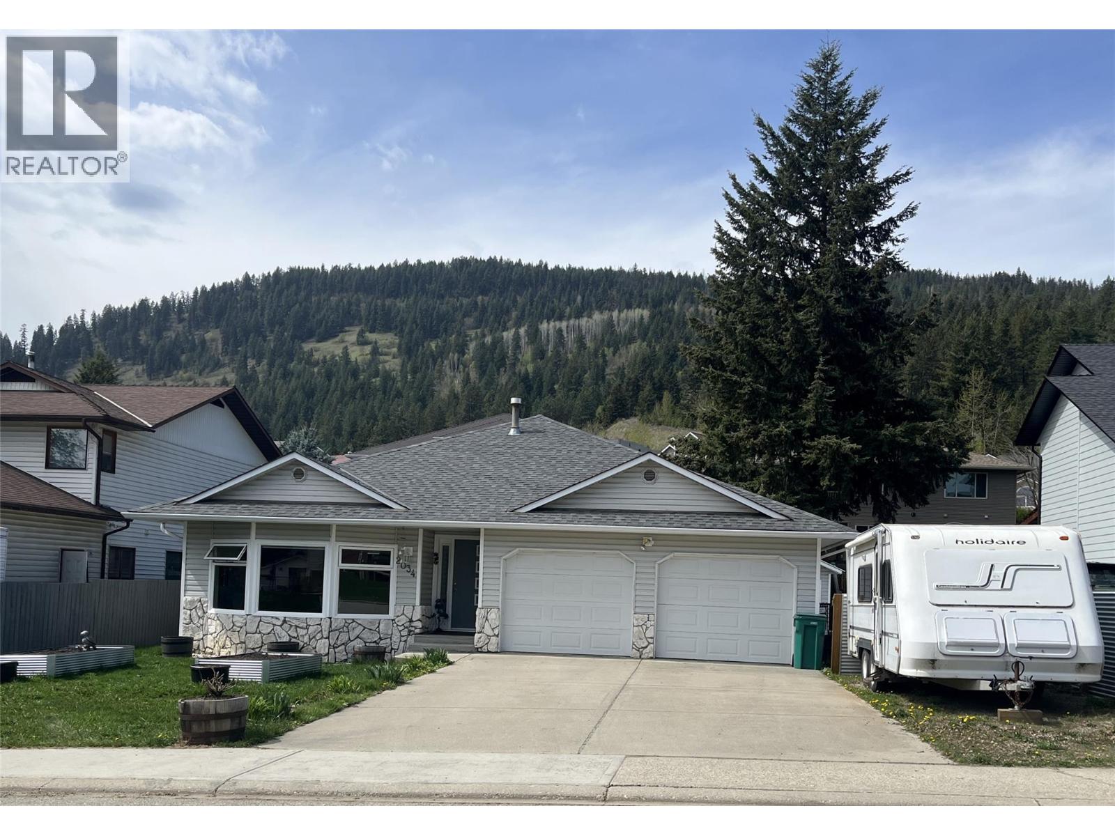 2034 Saddleview Avenue, Lumby, British Columbia