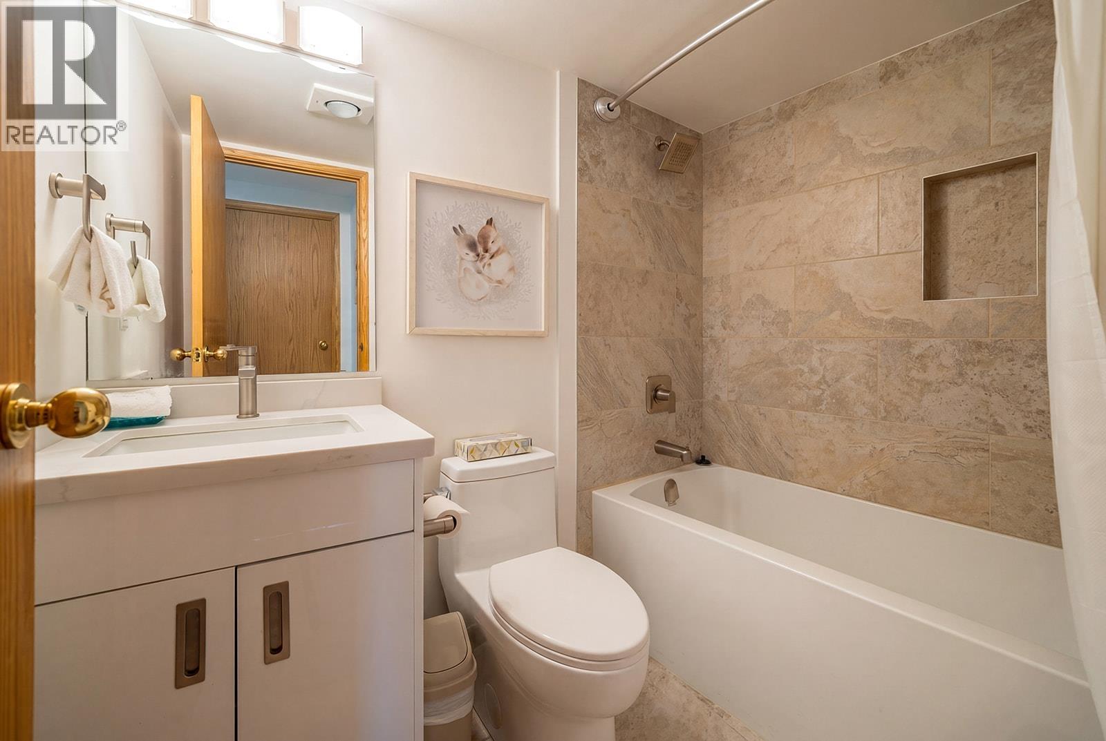 303 4280 Mountain Square, Whistler, British Columbia  V8E 1B9 - Photo 22 - R3118077