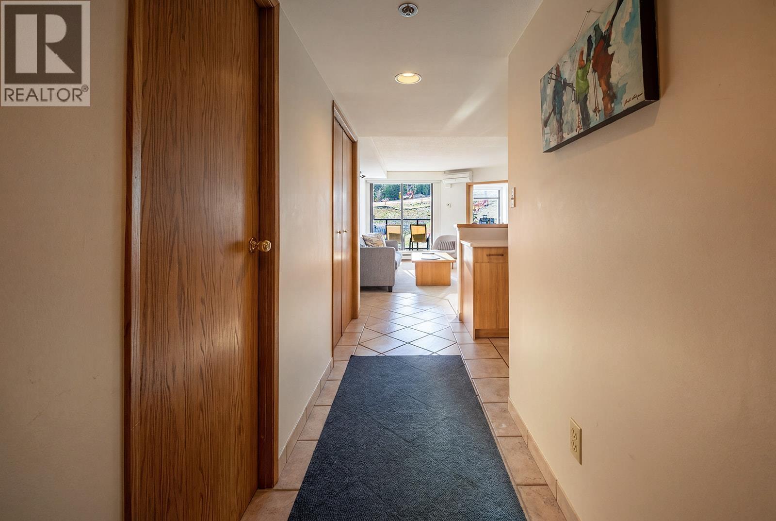 303 4280 Mountain Square, Whistler, British Columbia  V8E 1B9 - Photo 4 - R3118077