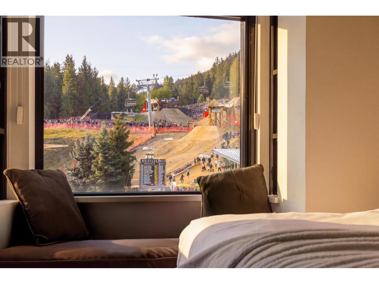 303 4280 Mountain Square, Whistler, British Columbia  V8E 1B9 - Photo 9 - R3118077