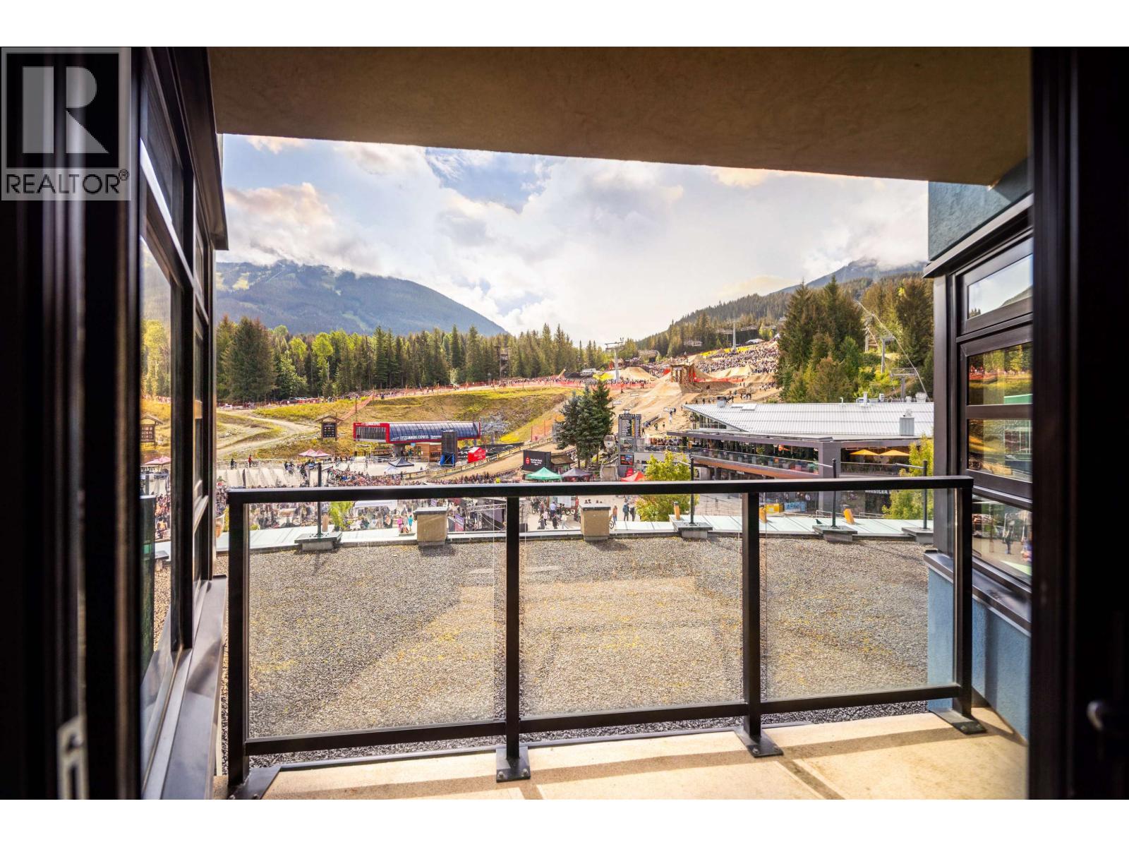 303 4280 Mountain Square, Whistler, British Columbia  V8E 1B9 - Photo 7 - R3118077