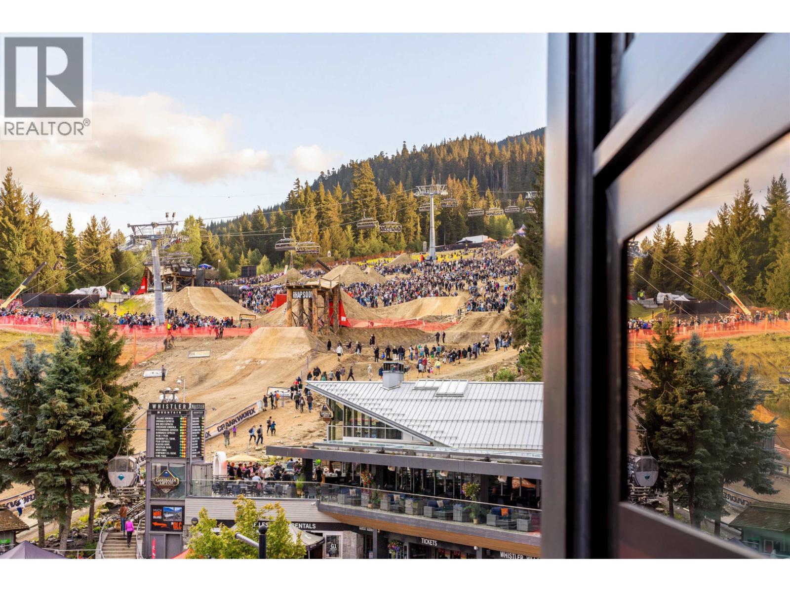 303 4280 Mountain Square, Whistler, British Columbia  V8E 1B9 - Photo 8 - R3118077