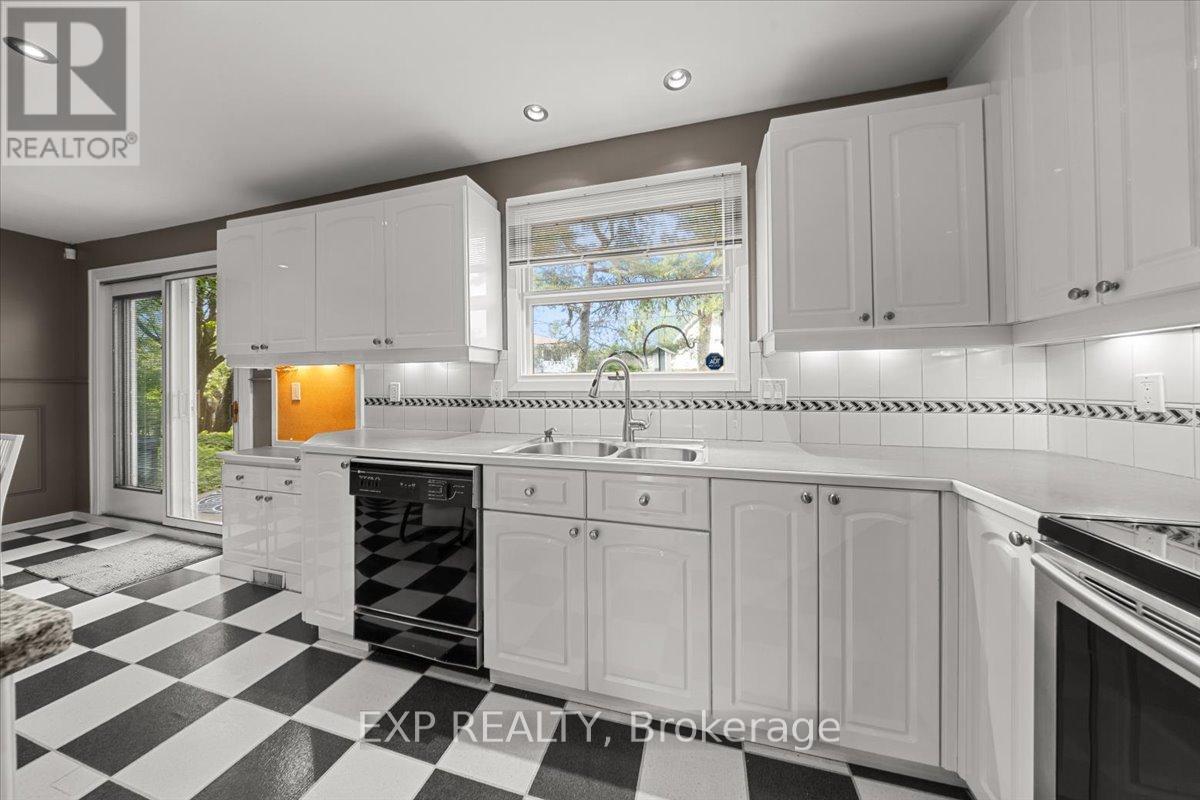899 Dresden Crescent, Ottawa, Ontario  K2B 5H8 - Photo 12 - X13667868