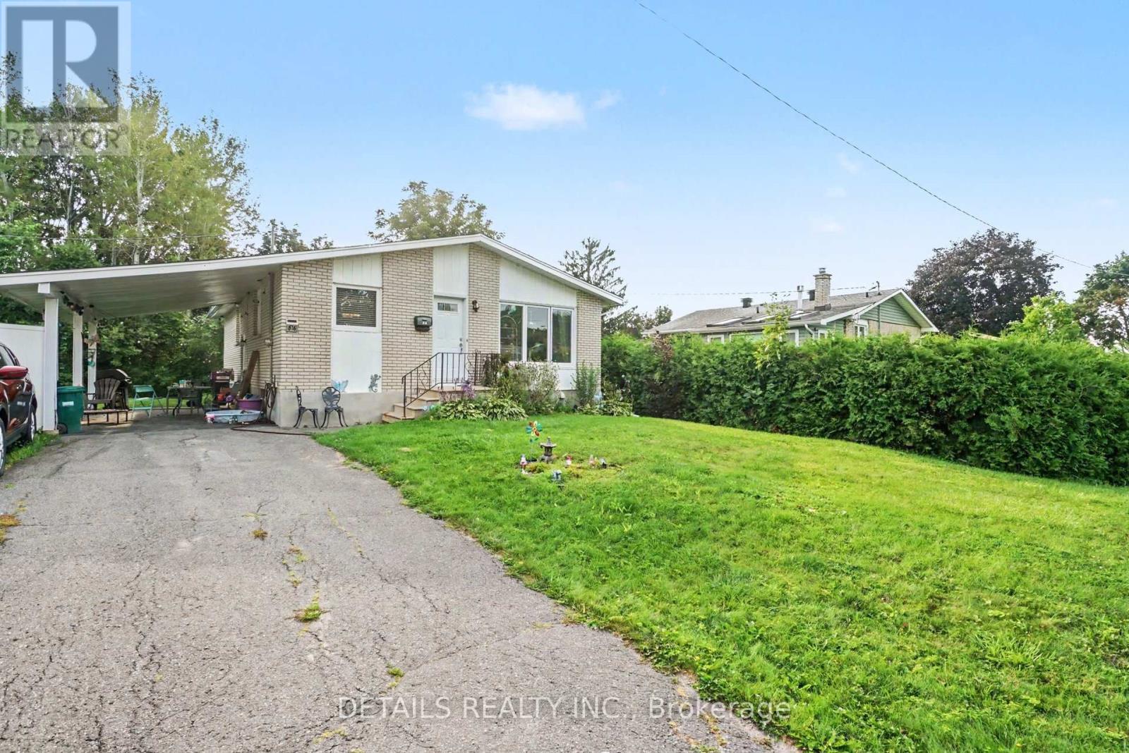 816 Willow Avenue, Ottawa, Ontario  K1E 1C7 - Photo 2 - X13667946
