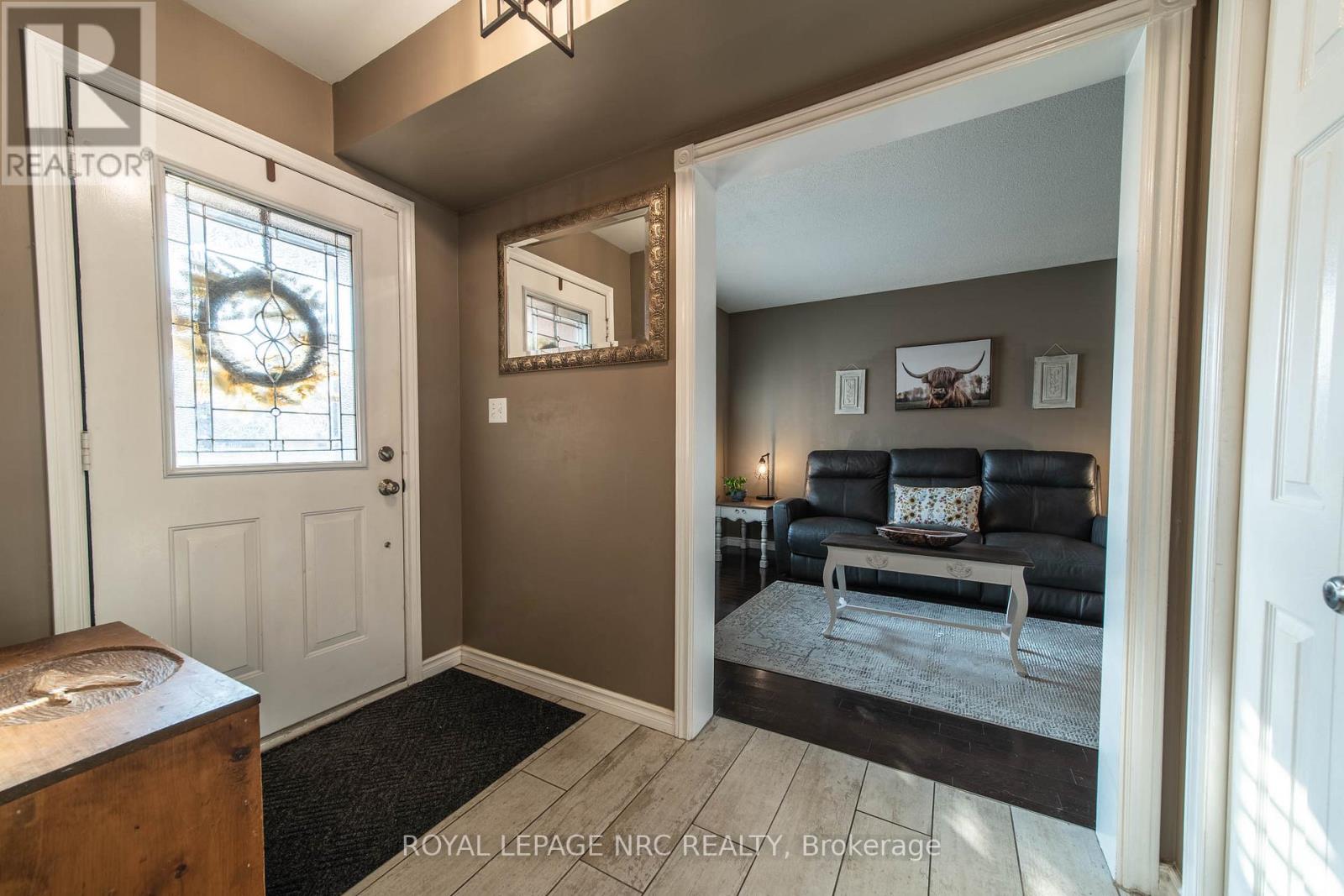 5830 Aspen Court, Niagara Falls, Ontario L2G 7V3 - Photo 2 - X13667916