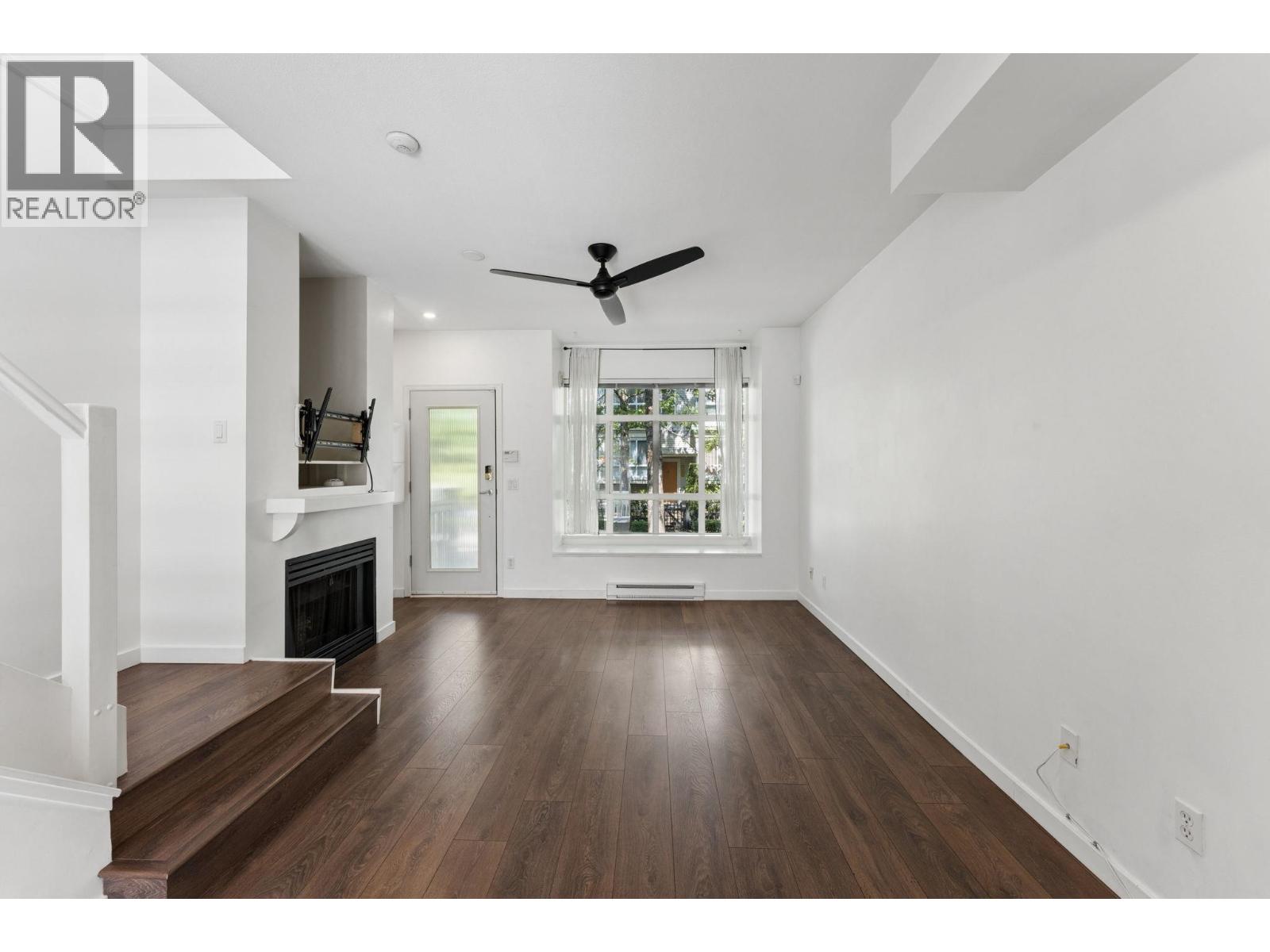 6702 Village Green, Burnaby, British Columbia  V5E 4K7 - Photo 2 - R3155165