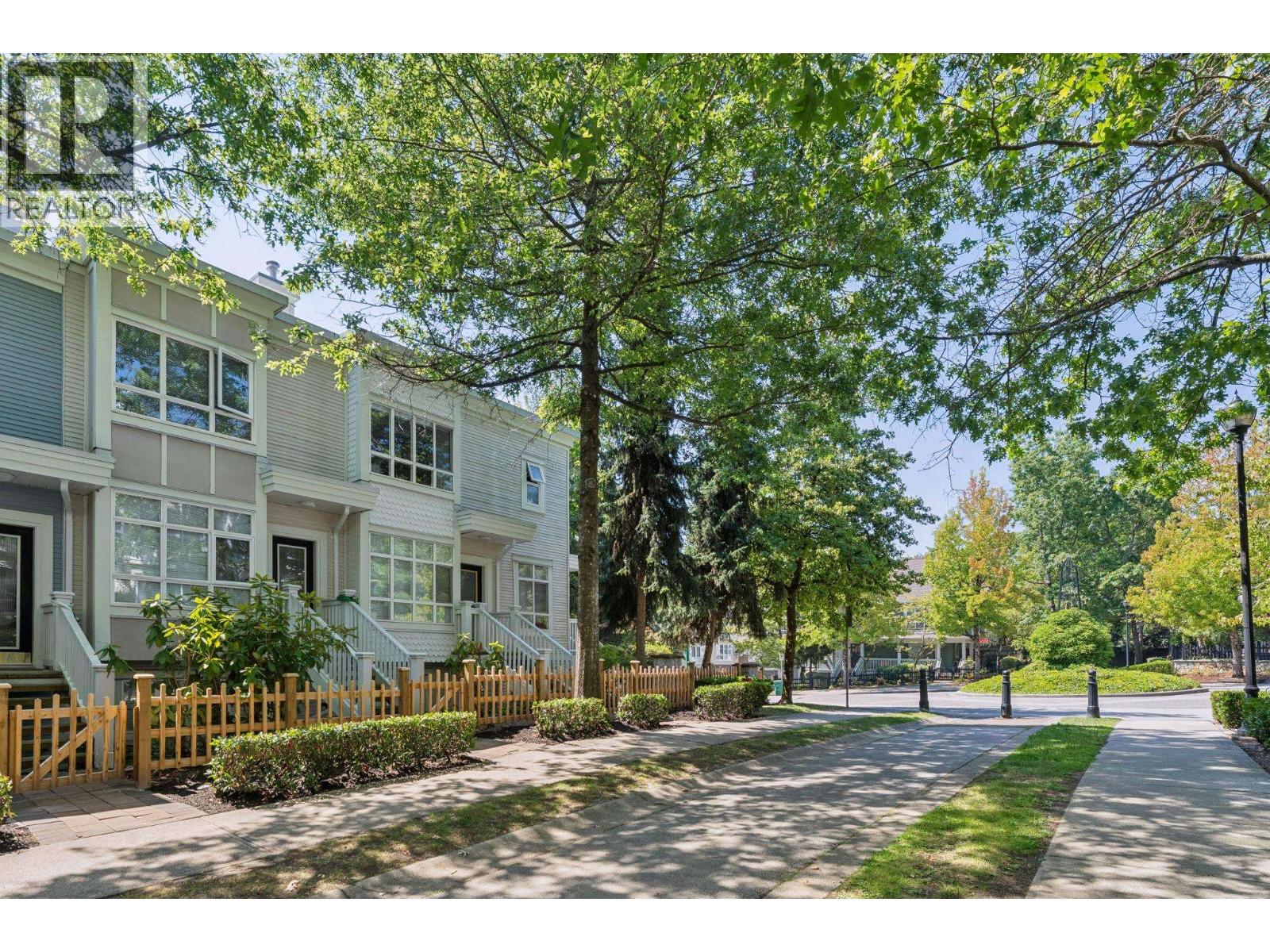 6702 Village Green, Burnaby, British Columbia  V5E 4K7 - Photo 4 - R3155165