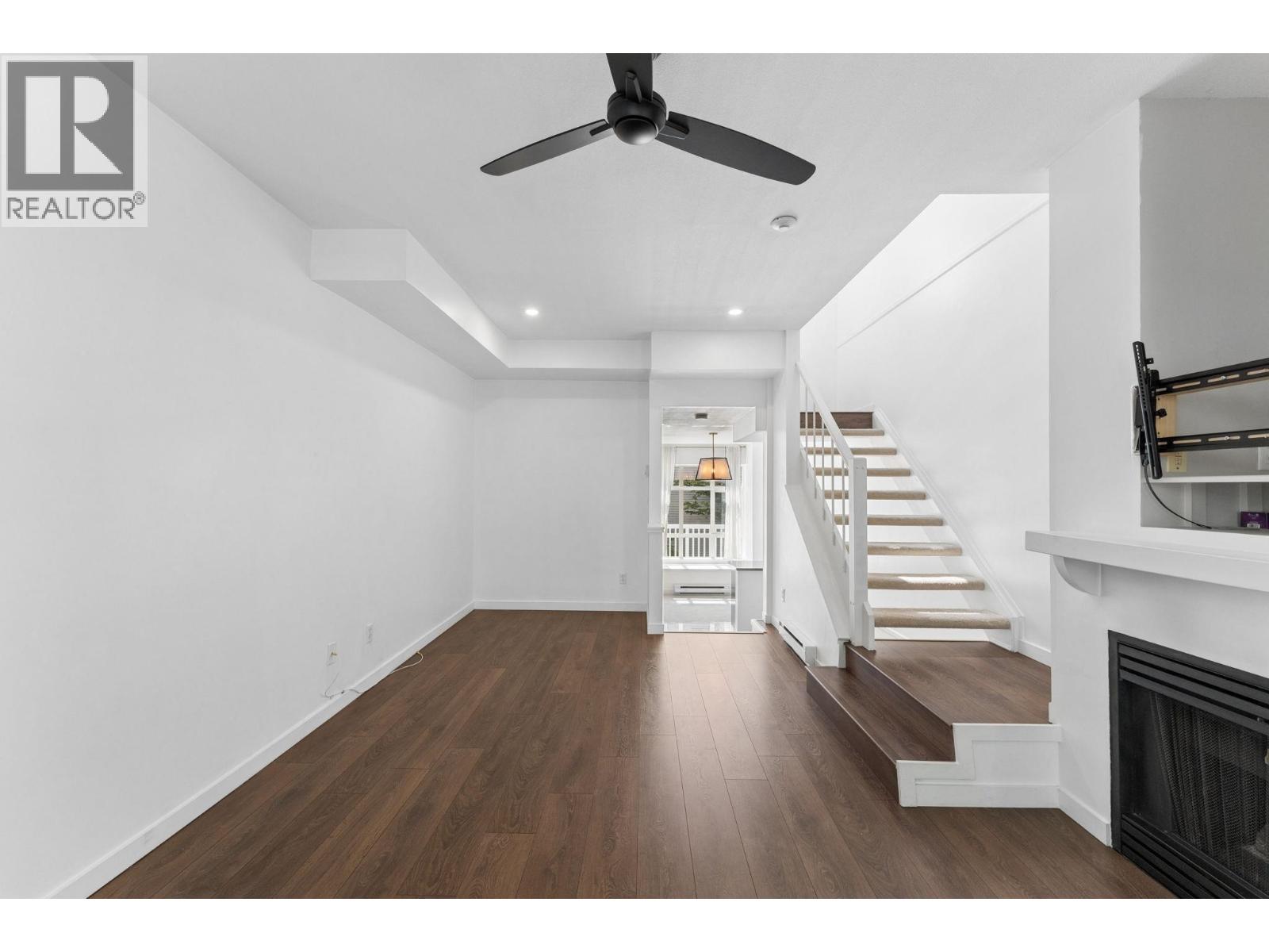 6702 Village Green, Burnaby, British Columbia  V5E 4K7 - Photo 6 - R3155165