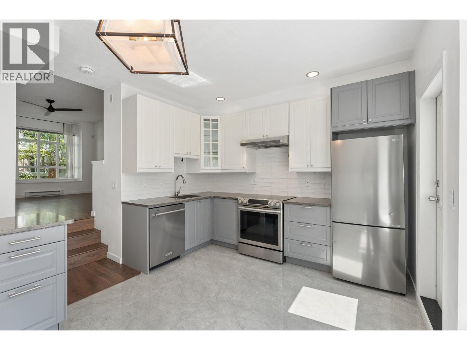6702 Village Green, Burnaby, British Columbia  V5E 4K7 - Photo 9 - R3155165