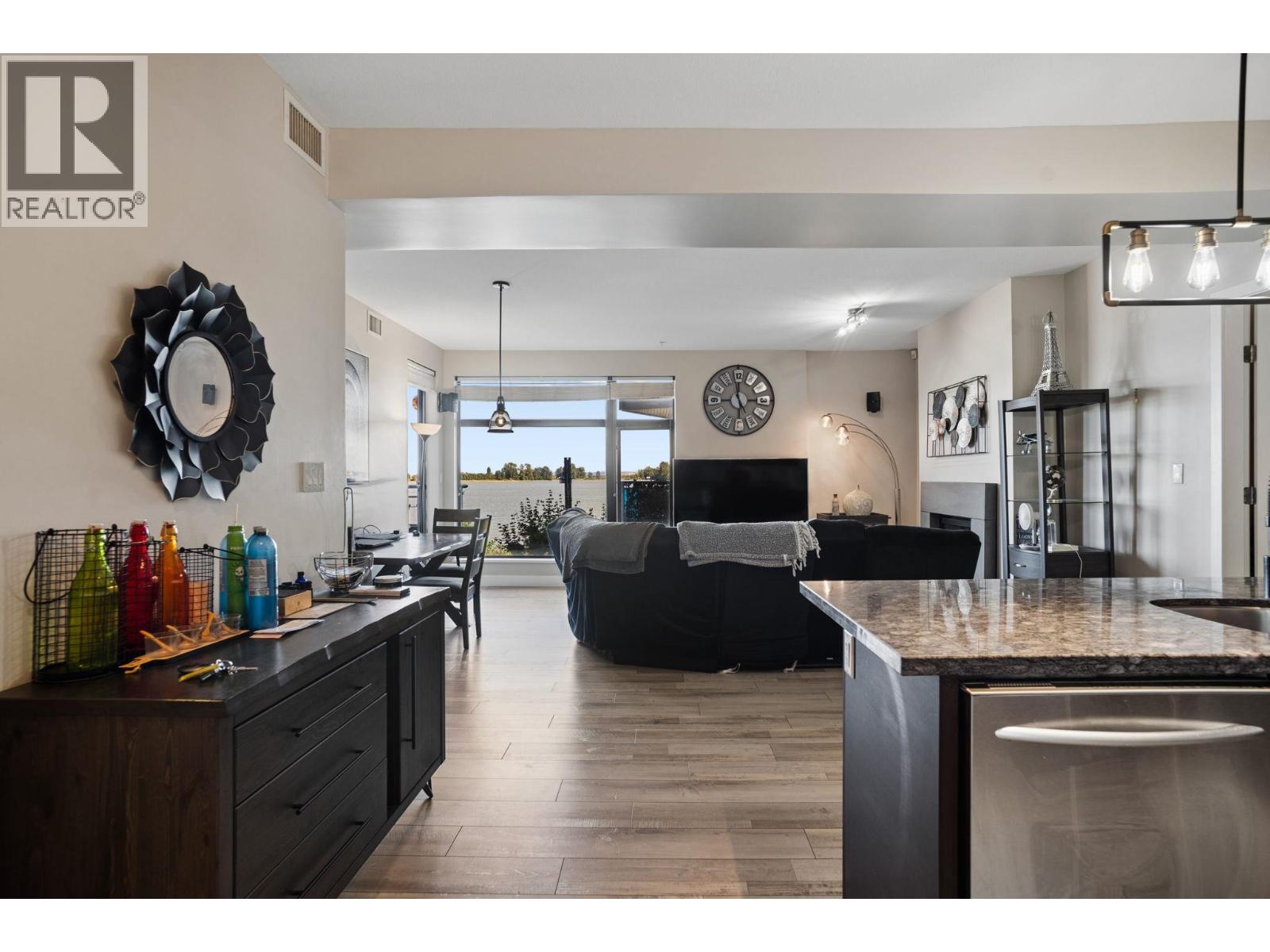 201 14300 Riverport Way, Richmond, British Columbia  V6W 0A4 - Photo 4 - R3155198