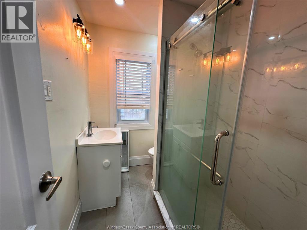 116 Elm Avenue, Windsor, Ontario  N9A 5G8 - Photo 10 - 26019625