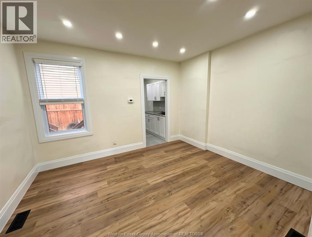 116 Elm Avenue, Windsor, Ontario  N9A 5G8 - Photo 6 - 26019625
