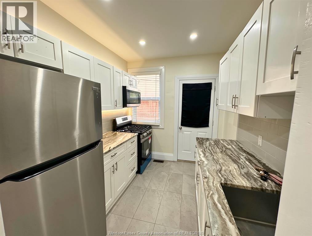 116 Elm Avenue, Windsor, Ontario  N9A 5G8 - Photo 7 - 26019625