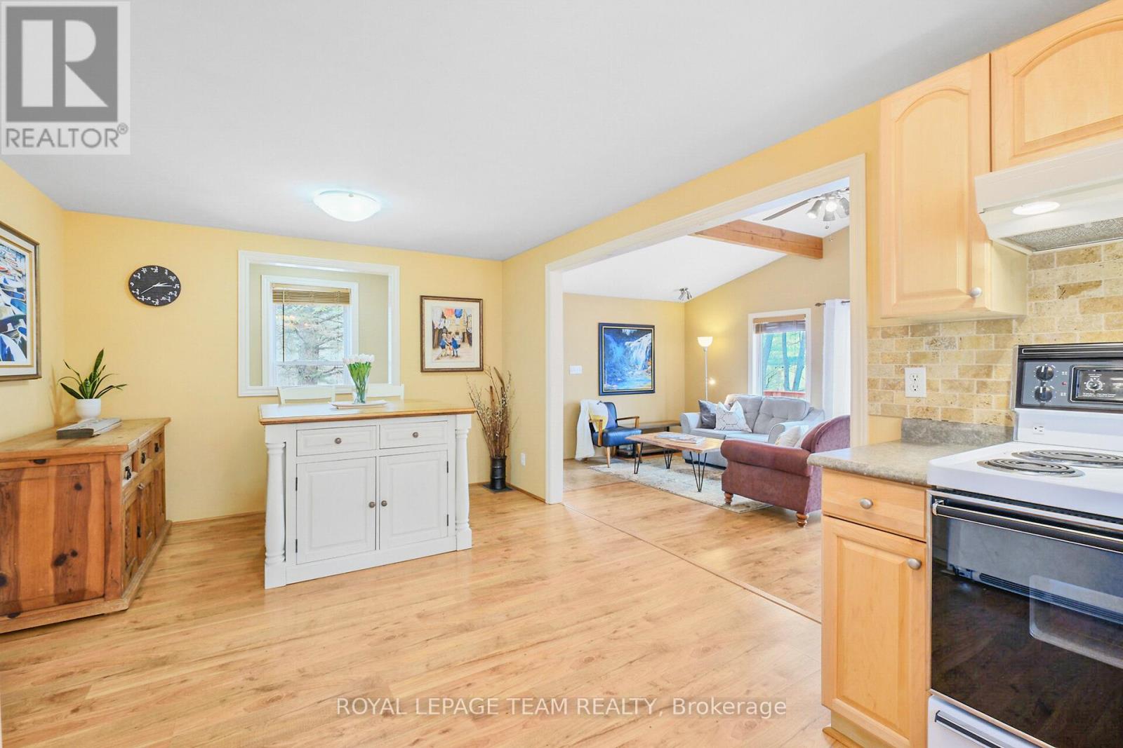 371 Kennedy Road, Greater Madawaska, Ontario  K0J 1H0 - Photo 14 - X12887936