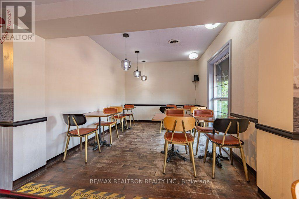 321 Lakeshore Road E, Oakville, Ontario  L6J 1J4 - Photo 13 - W13667878