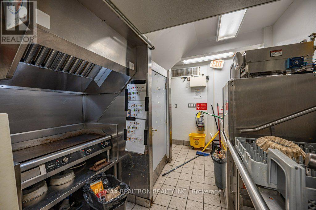 321 Lakeshore Road E, Oakville, Ontario  L6J 1J4 - Photo 15 - W13667878