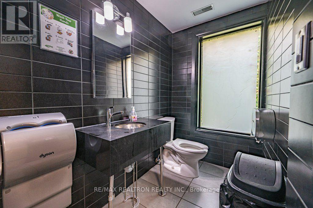 321 Lakeshore Road E, Oakville, Ontario  L6J 1J4 - Photo 17 - W13667878