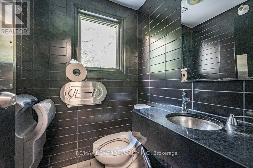 321 Lakeshore Road E, Oakville, Ontario  L6J 1J4 - Photo 18 - W13667878