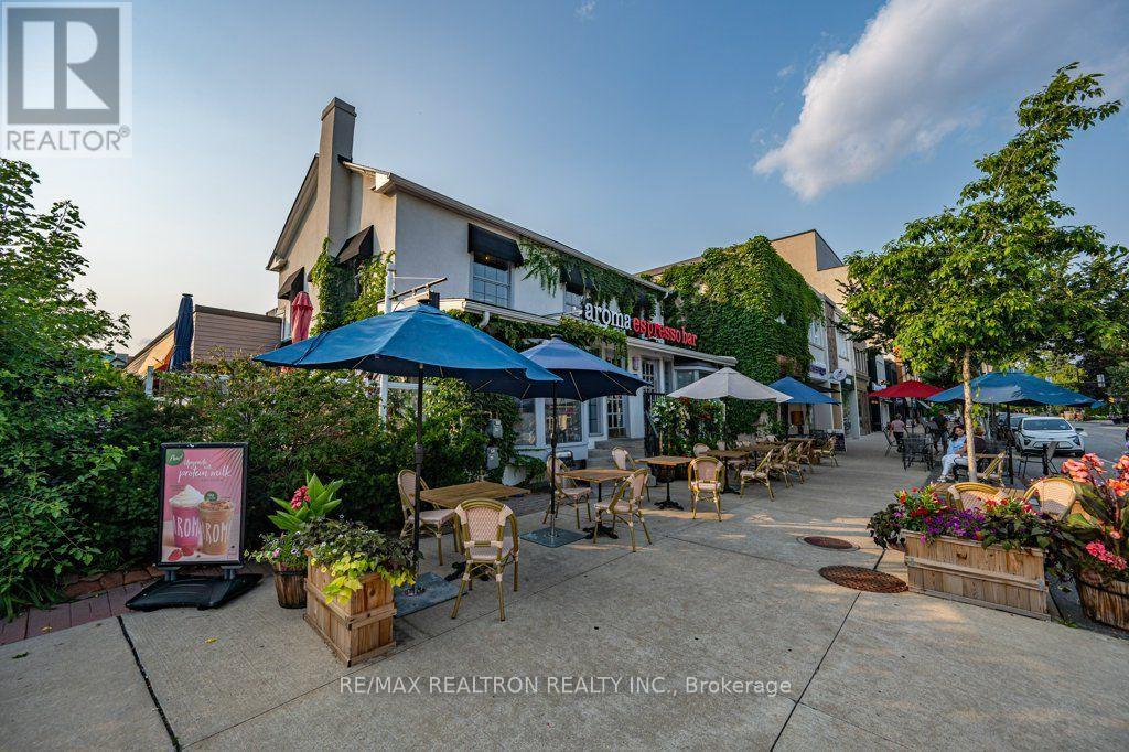 321 Lakeshore Road E, Oakville, Ontario  L6J 1J4 - Photo 2 - W13667878