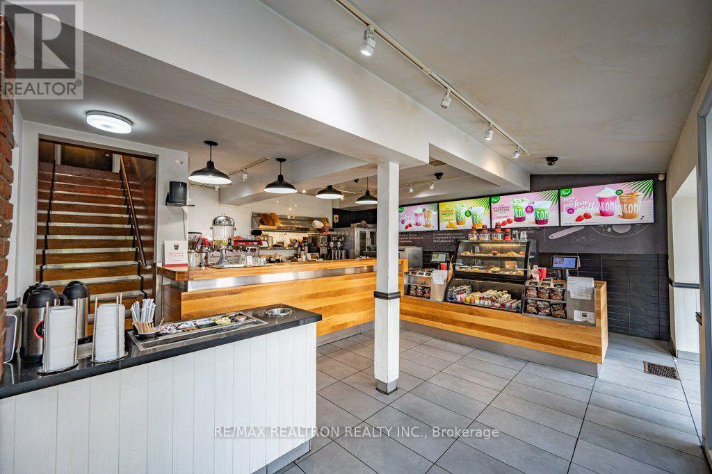 321 Lakeshore Road E, Oakville, Ontario  L6J 1J4 - Photo 4 - W13667878
