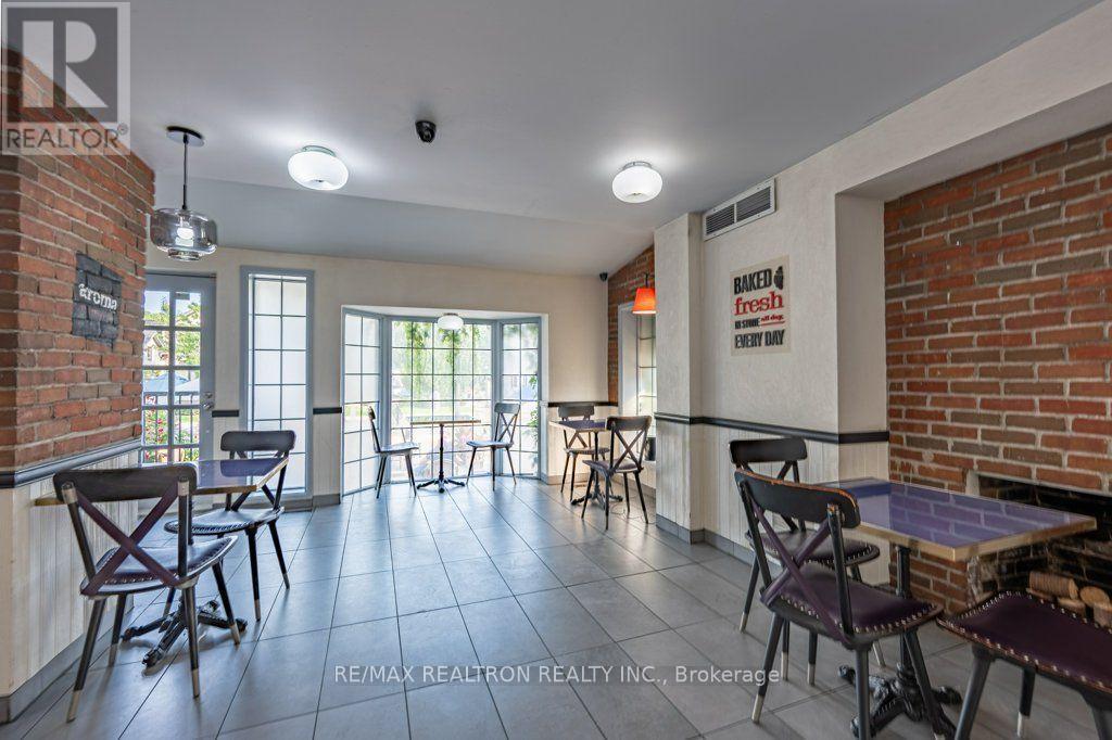 321 Lakeshore Road E, Oakville, Ontario  L6J 1J4 - Photo 8 - W13667878