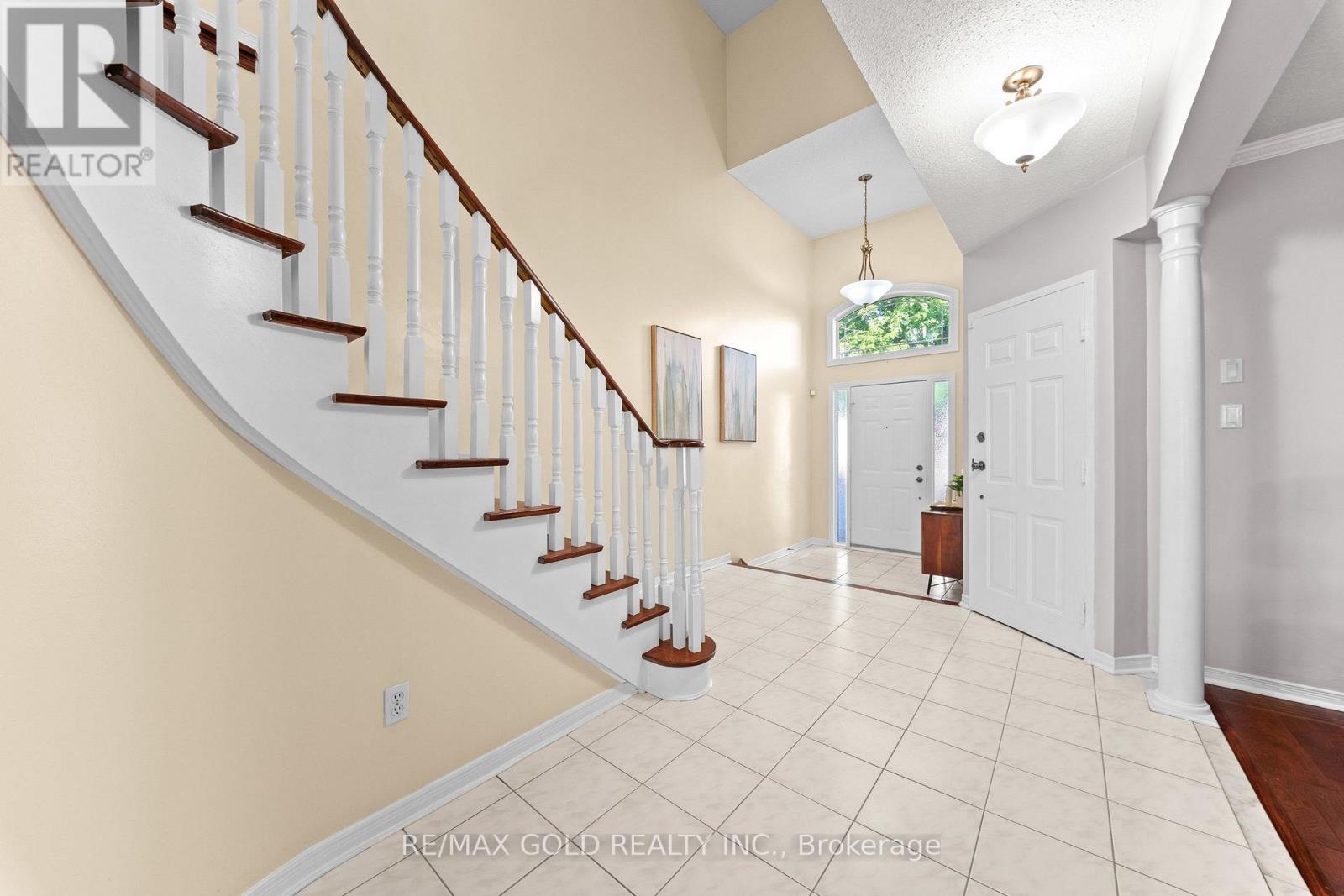 21 Pacific Wind Crescent, Brampton, Ontario  L6R 1Z9 - Photo 6 - W13667884