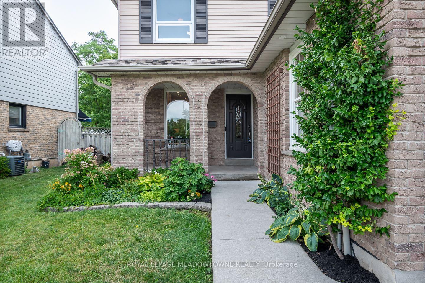 784 Laurier Avenue, Milton, Ontario  L9T 4H1 - Photo 2 - W13667930
