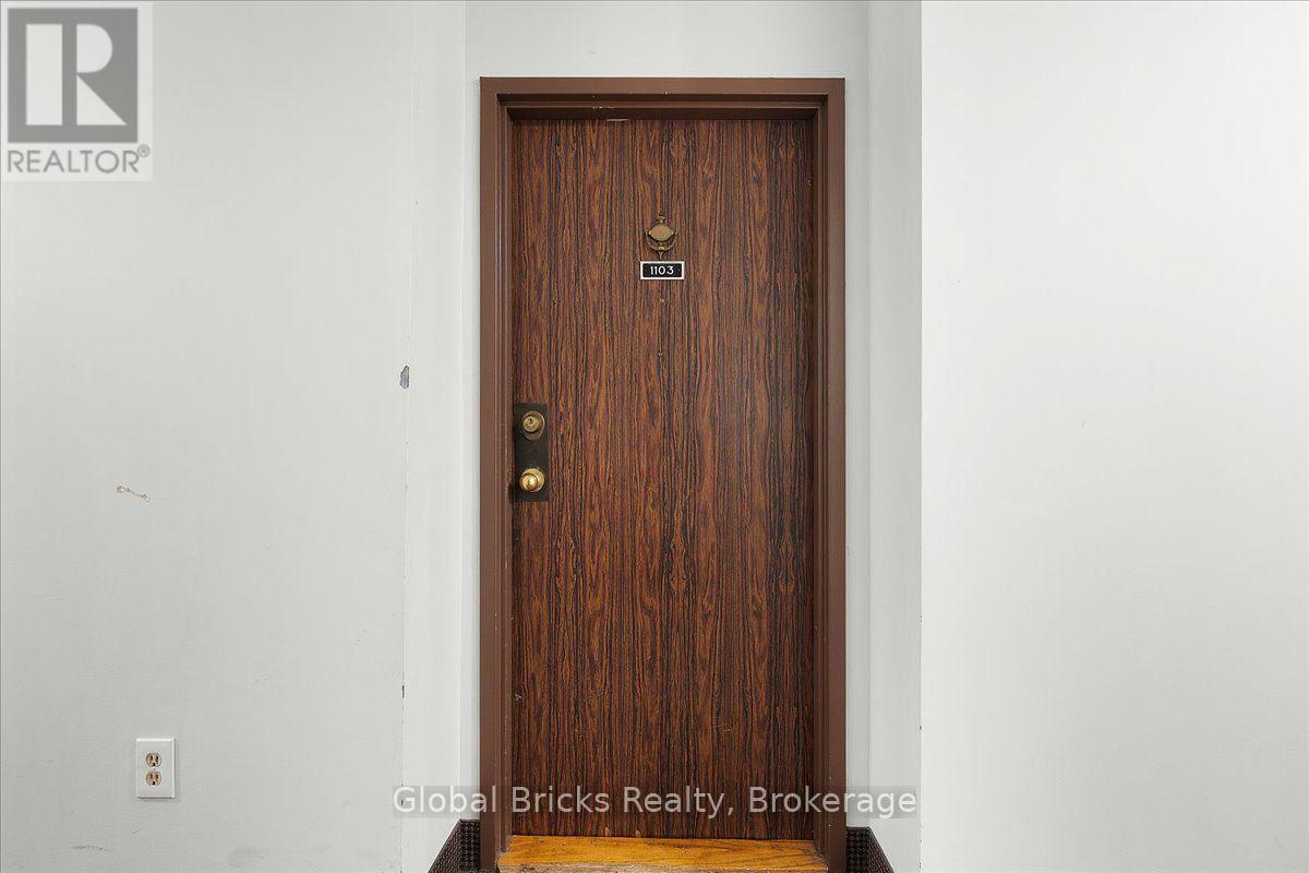 1103 - 17 Knightsbridge Road, Brampton, Ontario  L6T 3X9 - Photo 4 - W13655250