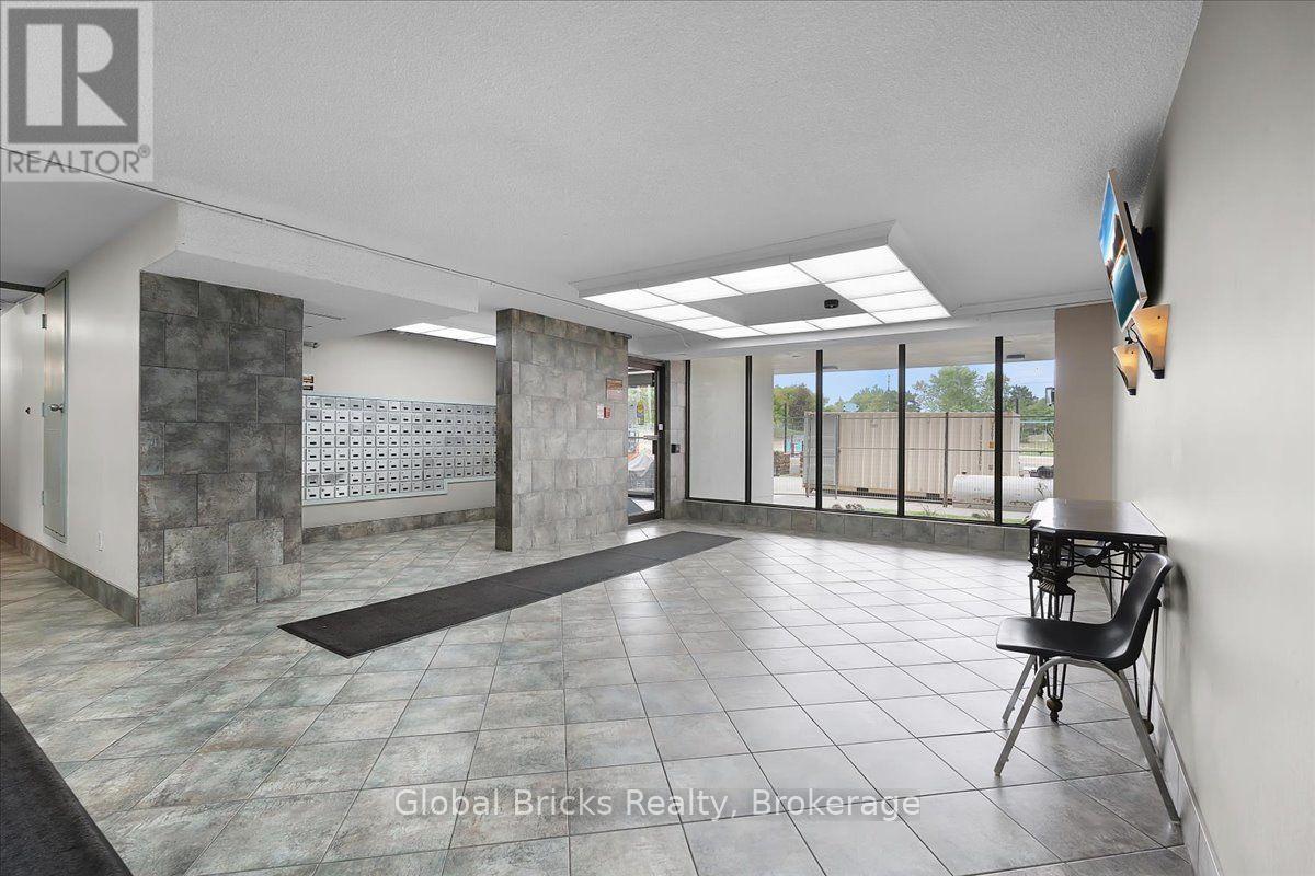 1103 - 17 Knightsbridge Road, Brampton, Ontario  L6T 3X9 - Photo 2 - W13655250