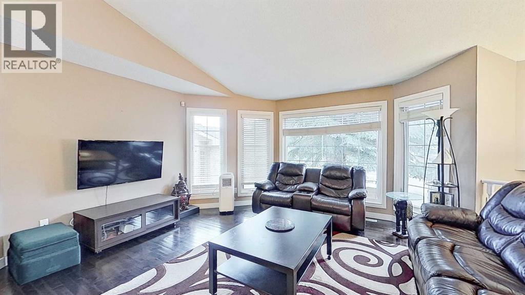 109 Edgebrook Gardens NW, Calgary, Alberta  T3A 4Z8 - Photo 4 - A2320721